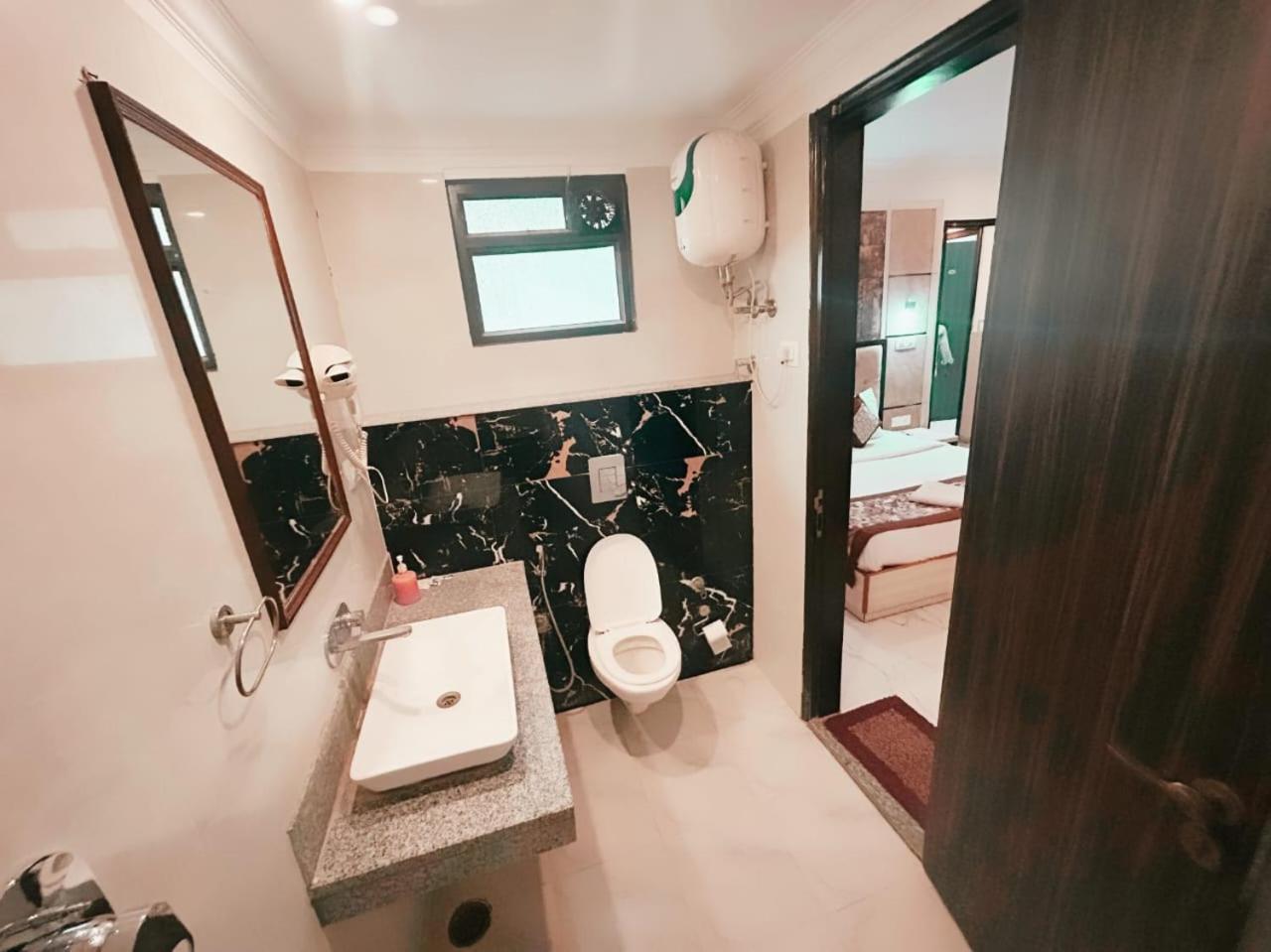 Hotel Almora Inn - Near By Delhi International Airport - With Free Airport Pickup And Drop New Delhi Exterior photo