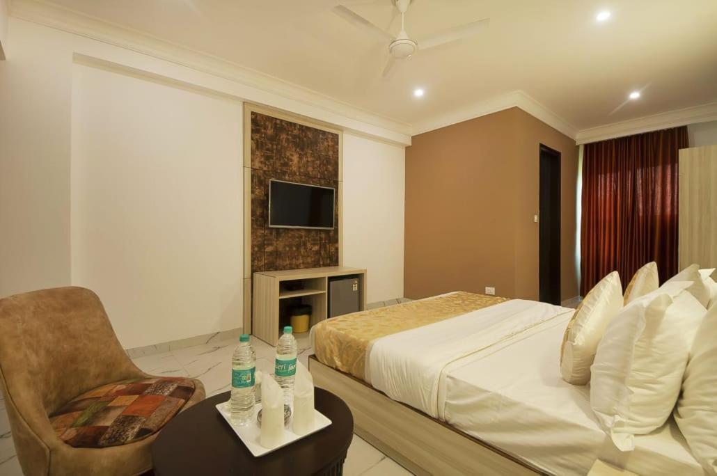 Hotel Almora Inn - Near By Delhi International Airport - With Free Airport Pickup And Drop New Delhi Exterior photo